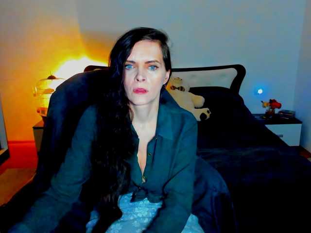 SexQueen11, en directo ahora en BongaCams