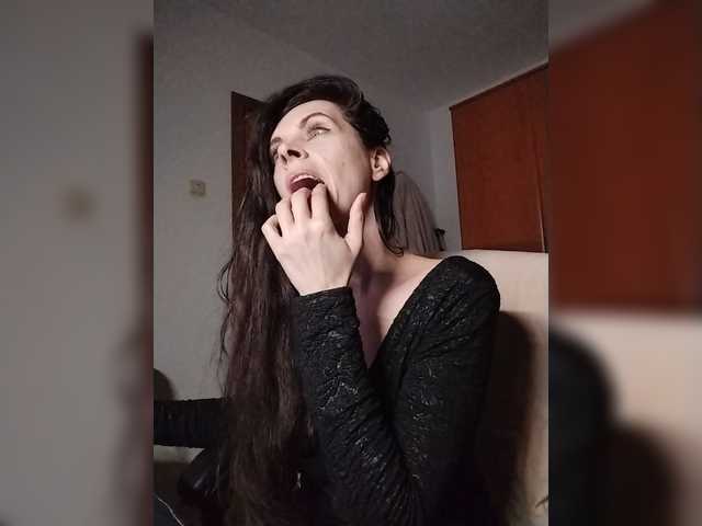 SexQueen11 live cam on BongaCams