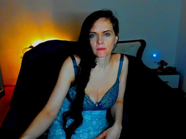 SexQueen11 live cam on BongaCams