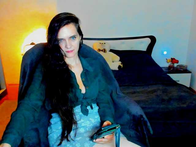 SexQueen11, en directo ahora en BongaCams