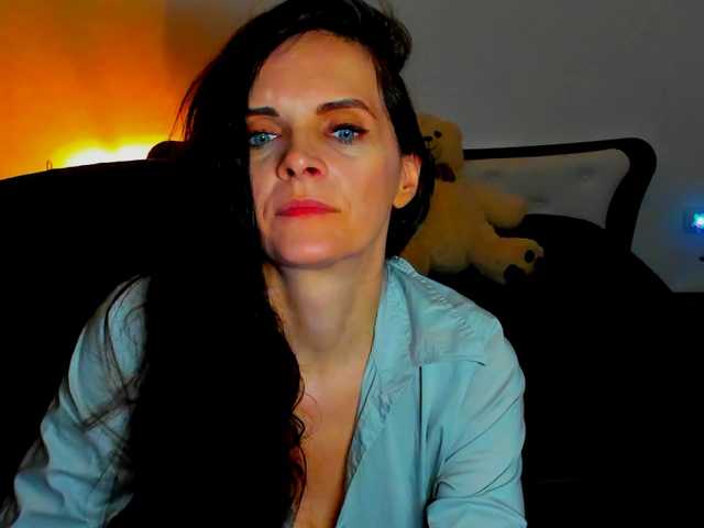 SexQueen11 live cam on BongaCams