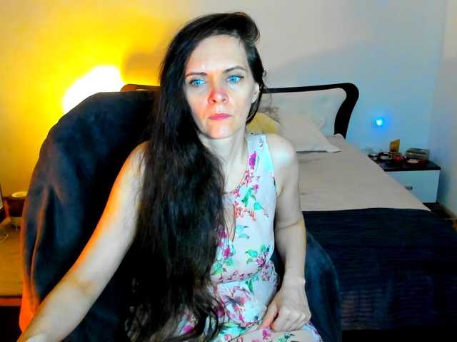 SexQueen11 live cam on BongaCams