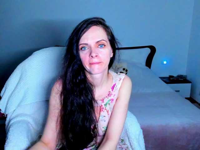SexQueen11 live cam on BongaCams