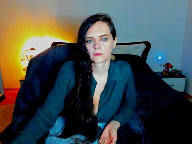 SexQueen11, en vivo ahora en BongaCams