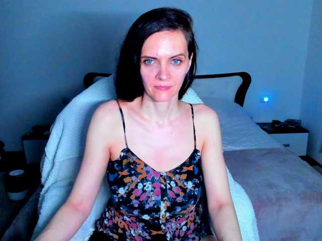 SexQueen11 live cam on BongaCams