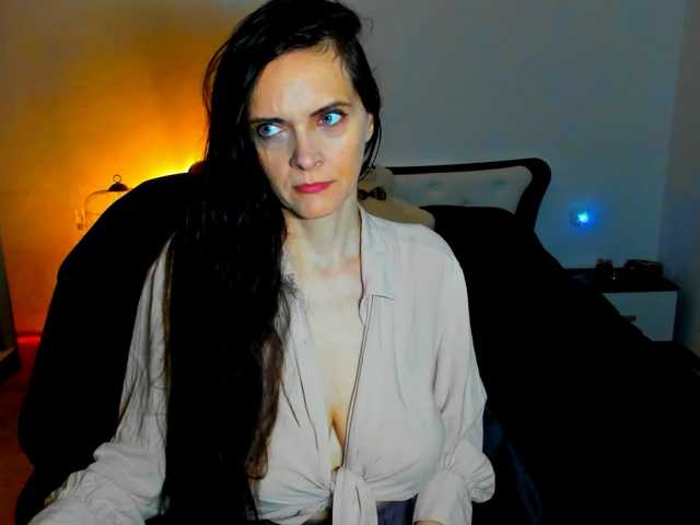 SexQueen11 live cam on BongaCams