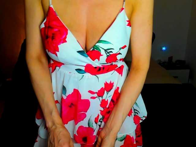 SexQueen11 live cam on BongaCams
