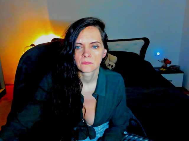 SexQueen11, en directo ahora en BongaCams