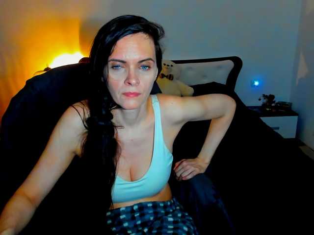 SexQueen11 live cam on BongaCams