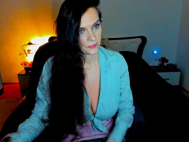 SexQueen11 live cam preview