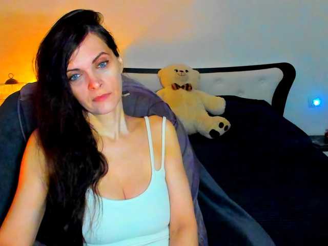 SexQueen11 live cam on BongaCams
