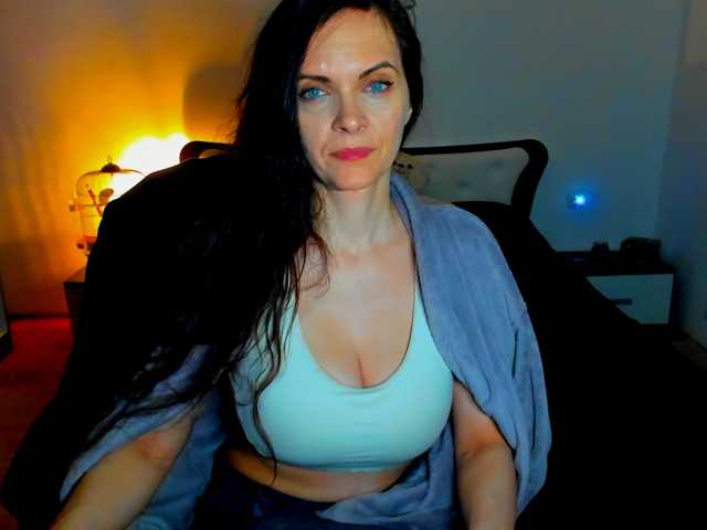 SexQueen11 live cam on BongaCams