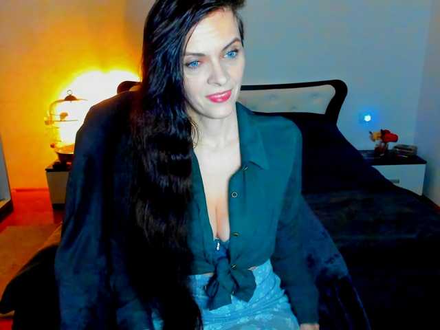 SexQueen11, en directo ahora en BongaCams