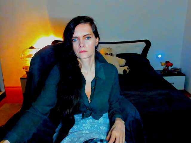 SexQueen11, en directo ahora en BongaCams