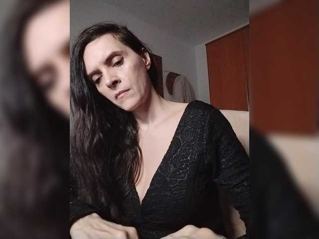 SexQueen11 live cam on BongaCams