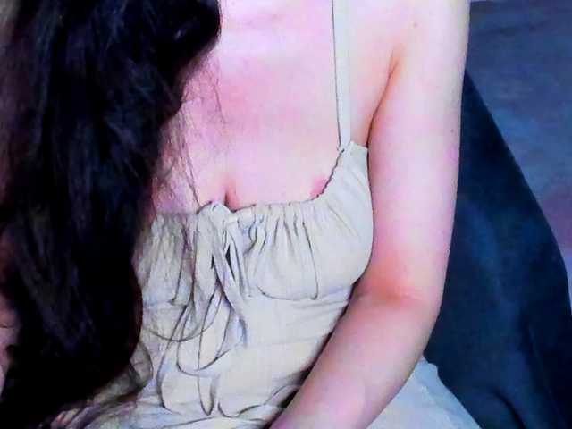 SexQueen11 live cam on 