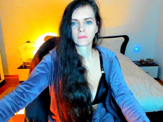 SexQueen11 — live female cam