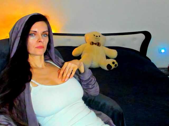 SexQueen11 live cam on BongaCams