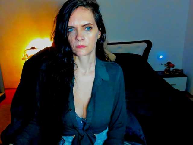 SexQueen11, en vivo ahora en BongaCams