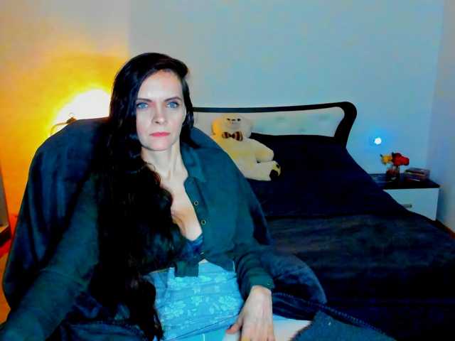 SexQueen11, en directo ahora en BongaCams