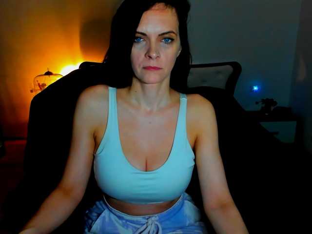 SexQueen11 live cam on BongaCams