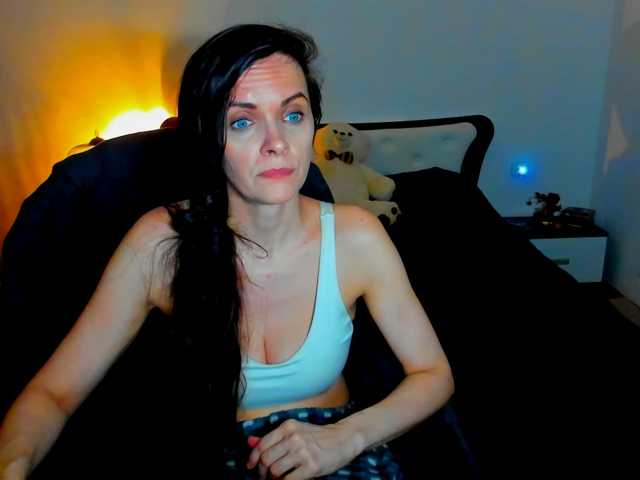 SexQueen11 live cam on BongaCams