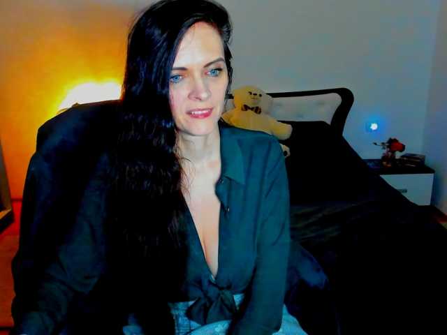 SexQueen11, en vivo ahora en BongaCams