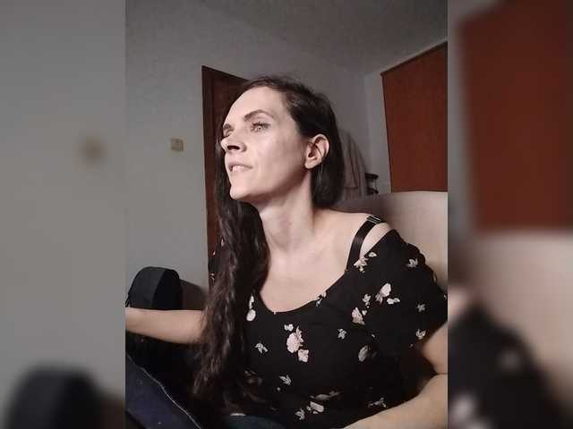 SexQueen11 live cam on BongaCams