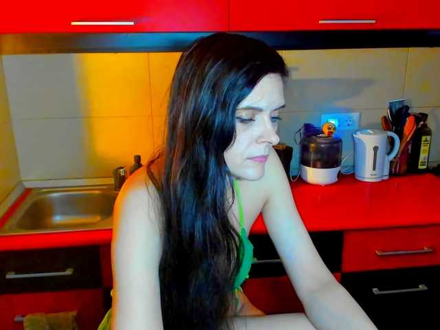 le modèle SexQueen11 est en webcam porno dans un show sur le site bongacams, il possède les tags suivants: White/Caucasian,Brunette,Shaved