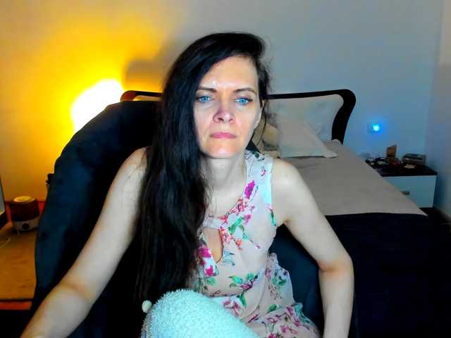 SexQueen11 live cam on BongaCams