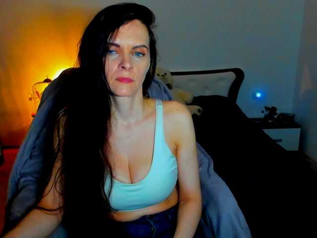 SexQueen11 live cam on BongaCams