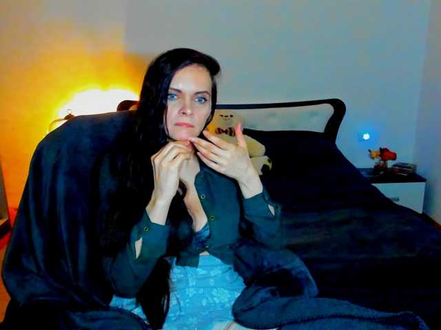 SexQueen11, en directo ahora en BongaCams