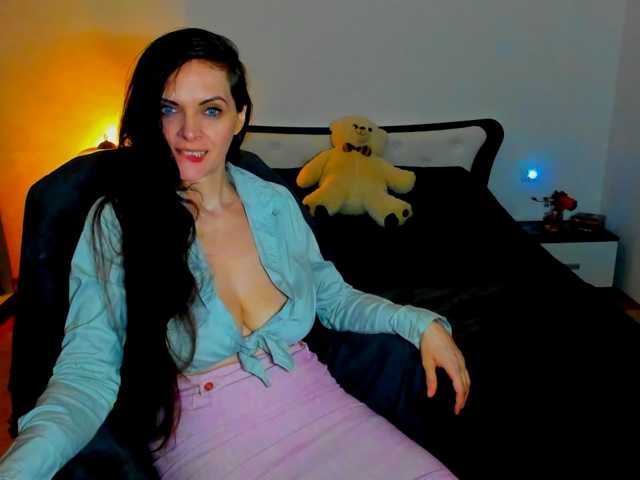 SexQueen11, en vivo ahora en BongaCams