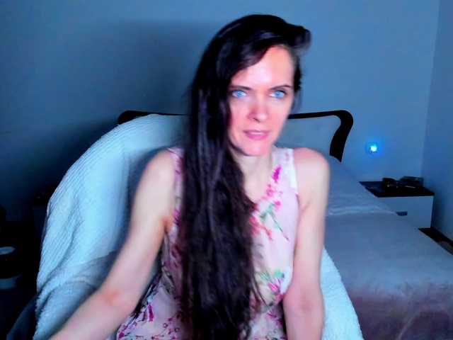 SexQueen11 live cam on BongaCams