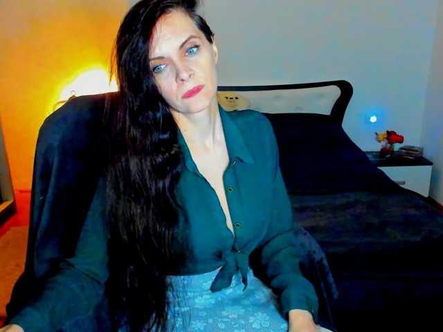 SexQueen11, live now on BongaCams