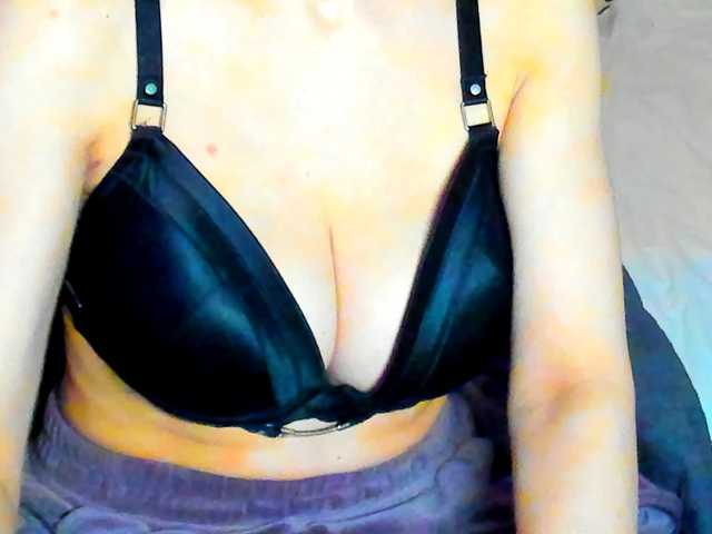 SexQueen11 live cam on BongaCams