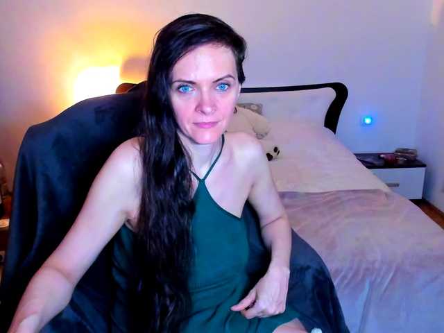 SexQueen11 live cam on BongaCams