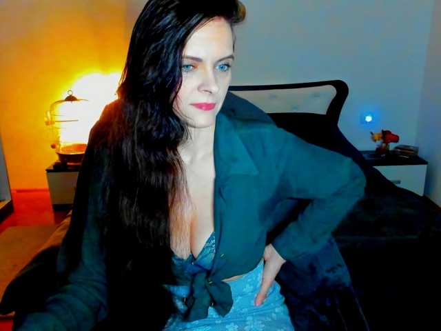 SexQueen11, en directo ahora en BongaCams