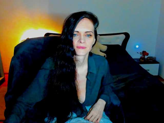 SexQueen11, en vivo ahora en BongaCams