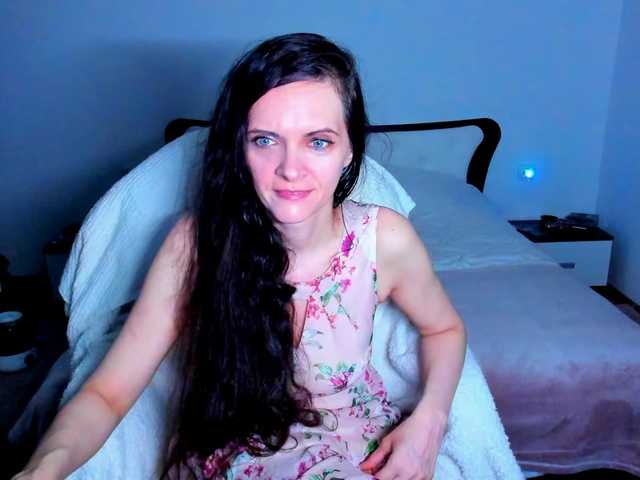 SexQueen11 live cam on BongaCams