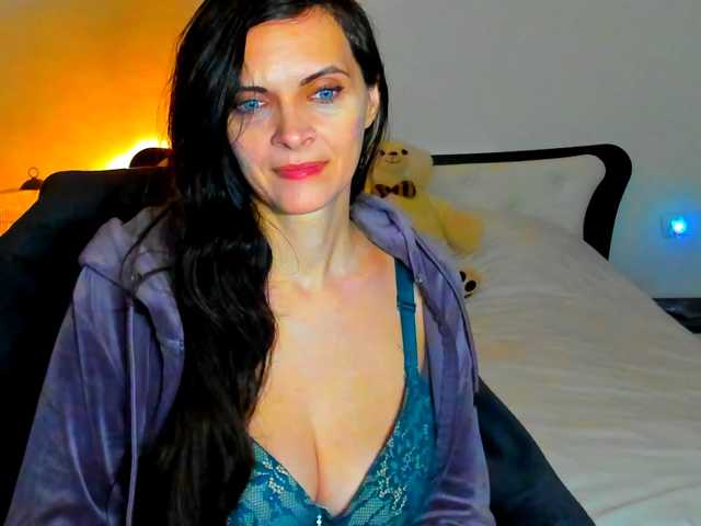 SexQueen11 live cam on BongaCams