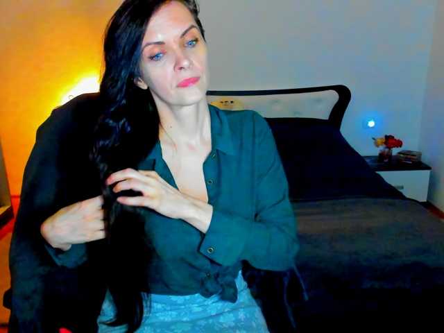 SexQueen11 live cam on BongaCams
