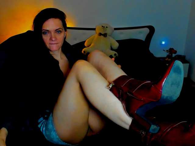 SexQueen11, en directo ahora en BongaCams