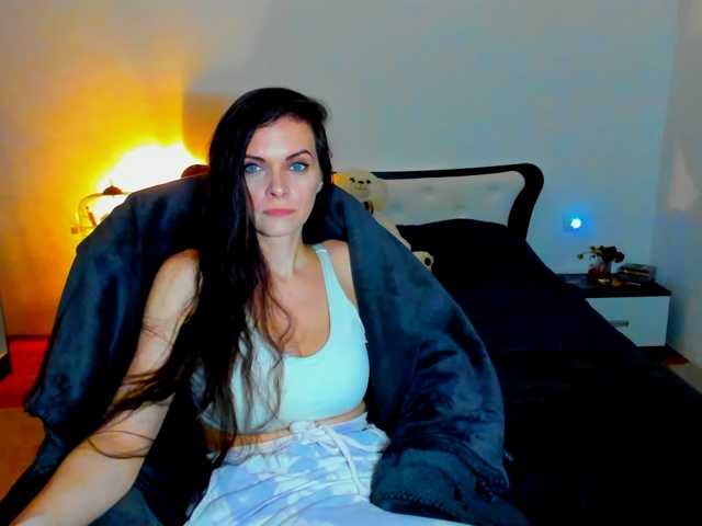 SexQueen11 live cam on BongaCams