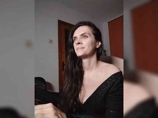 SexQueen11 webcam