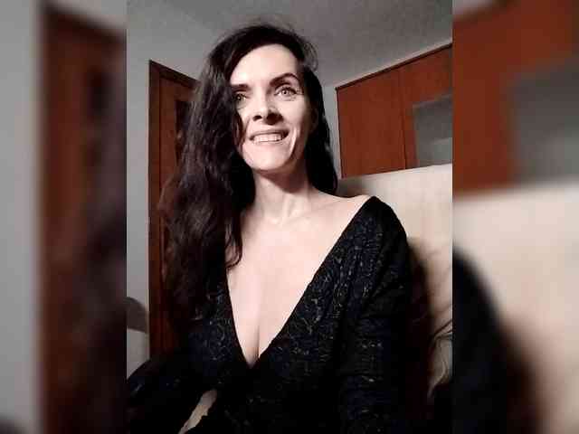 SexQueen11 webcam