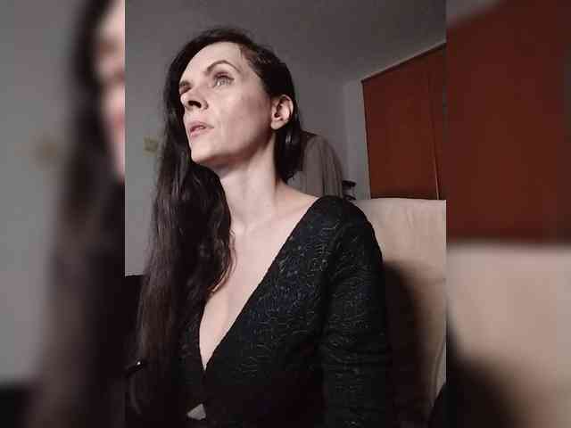 SexQueen11 webcam
