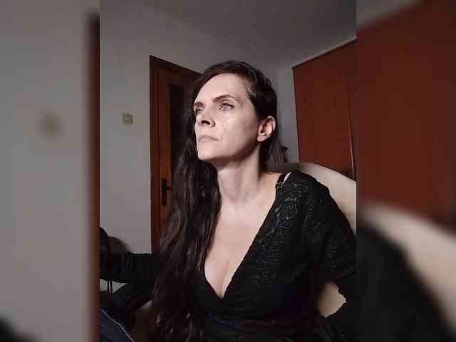 SexQueen11 webcam