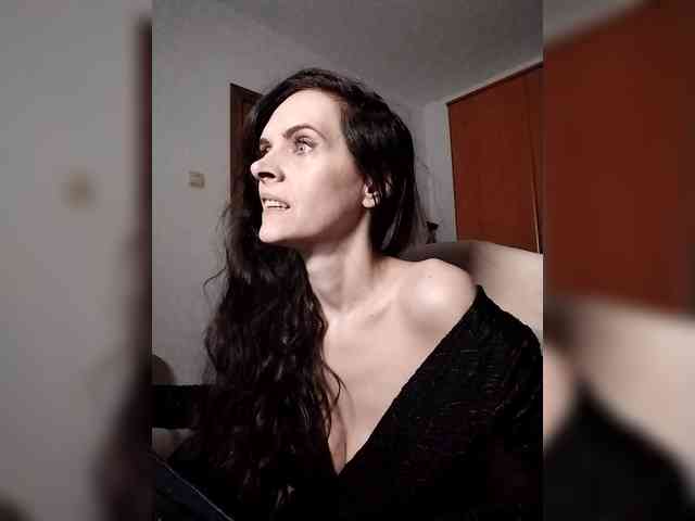 SexQueen11 webcam