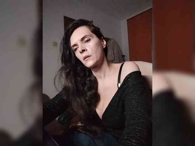 SexQueen11 webcam